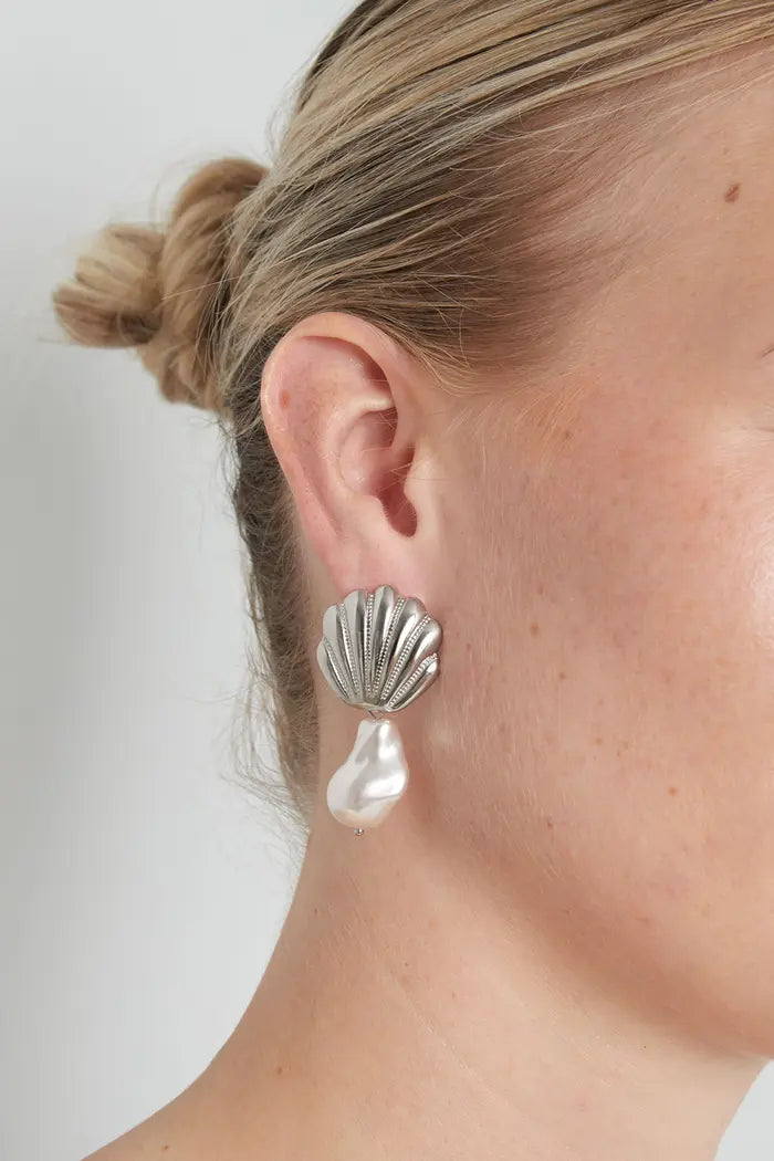 Shell earrings
