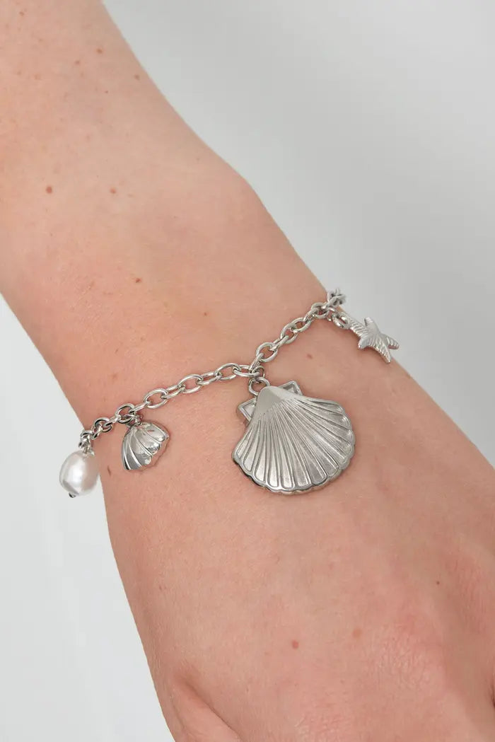 Link seashell bracelet