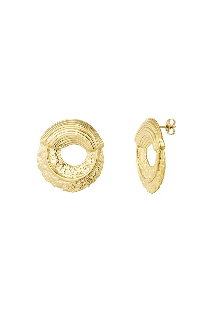 Round structure earrings