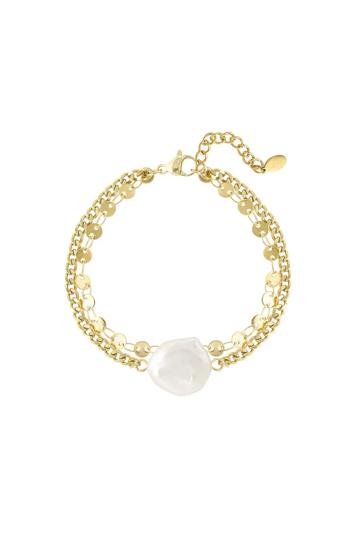 Statement pearl bracelet